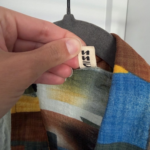 Abstract Patterned Button-Up Shirt - Picture 4 of 8